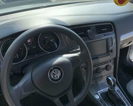 Белый Фольксваген e-Golf, объемом двигателя 0 л и пробегом 82 тыс. км за 10300 $, фото 4 на Automoto.ua