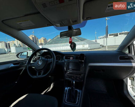 Белый Фольксваген e-Golf, объемом двигателя 0 л и пробегом 88 тыс. км за 8500 $, фото 9 на Automoto.ua