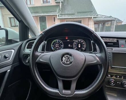Белый Фольксваген e-Golf, объемом двигателя 0 л и пробегом 93 тыс. км за 8000 $, фото 11 на Automoto.ua