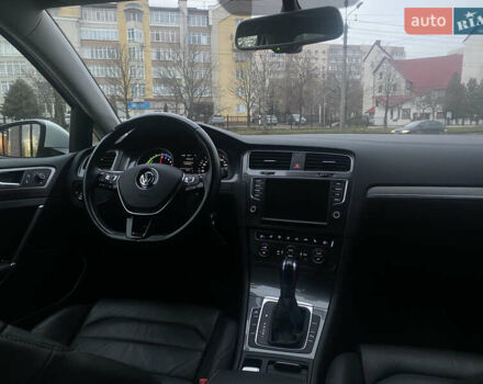Белый Фольксваген e-Golf, объемом двигателя 0 л и пробегом 153 тыс. км за 8199 $, фото 6 на Automoto.ua