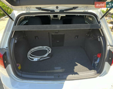 Белый Фольксваген e-Golf, объемом двигателя 0 л и пробегом 126 тыс. км за 9500 $, фото 13 на Automoto.ua