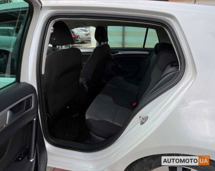 Белый Фольксваген e-Golf, объемом двигателя 24 л и пробегом 130 тыс. км за 11250 $, фото 18 на Automoto.ua
