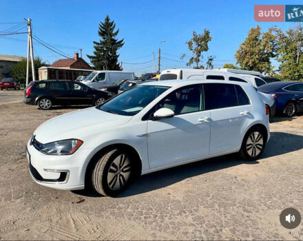 Белый Фольксваген e-Golf, объемом двигателя 0 л и пробегом 125 тыс. км за 9300 $, фото 1 на Automoto.ua