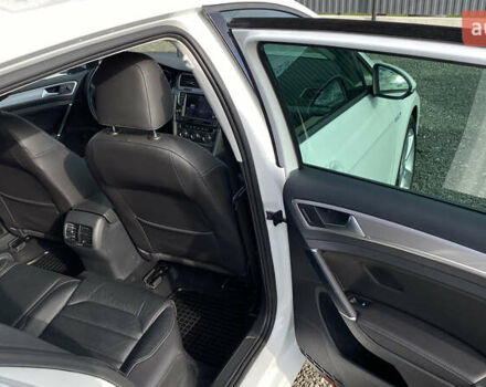 Белый Фольксваген e-Golf, объемом двигателя 0 л и пробегом 132 тыс. км за 9500 $, фото 81 на Automoto.ua