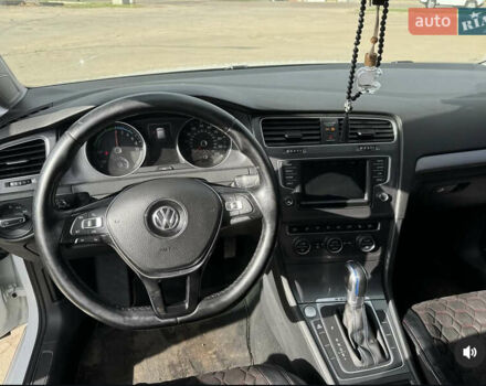 Белый Фольксваген e-Golf, объемом двигателя 0 л и пробегом 125 тыс. км за 9300 $, фото 9 на Automoto.ua
