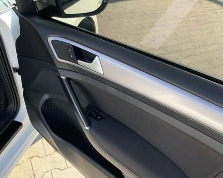 Белый Фольксваген e-Golf, объемом двигателя 0 л и пробегом 82 тыс. км за 10300 $, фото 19 на Automoto.ua