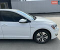 Белый Фольксваген e-Golf, объемом двигателя 0 л и пробегом 130 тыс. км за 10400 $, фото 10 на Automoto.ua
