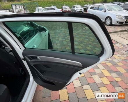 Белый Фольксваген e-Golf, объемом двигателя 24 л и пробегом 130 тыс. км за 11250 $, фото 13 на Automoto.ua