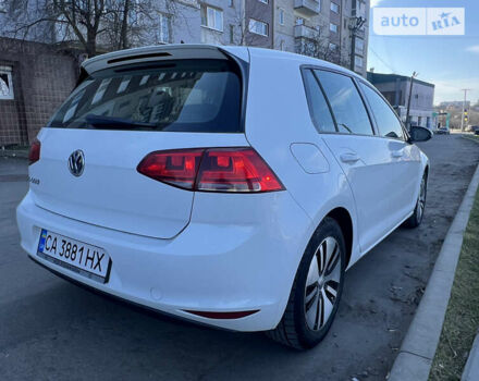 Белый Фольксваген e-Golf, объемом двигателя 0 л и пробегом 49 тыс. км за 11900 $, фото 4 на Automoto.ua