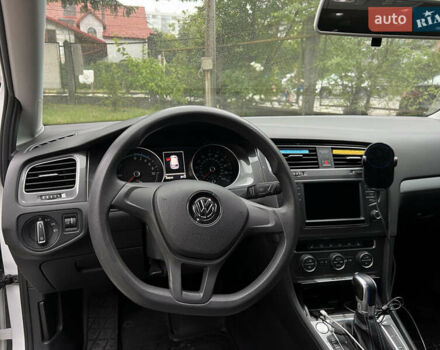 Белый Фольксваген e-Golf, объемом двигателя 0 л и пробегом 166 тыс. км за 7600 $, фото 12 на Automoto.ua
