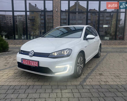 Белый Фольксваген e-Golf, объемом двигателя 0 л и пробегом 153 тыс. км за 8199 $, фото 1 на Automoto.ua