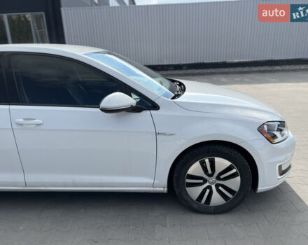 Белый Фольксваген e-Golf, объемом двигателя 0 л и пробегом 130 тыс. км за 10400 $, фото 10 на Automoto.ua