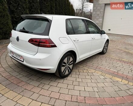 Белый Фольксваген e-Golf, объемом двигателя 0 л и пробегом 35 тыс. км за 10499 $, фото 5 на Automoto.ua
