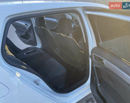 Белый Фольксваген e-Golf, объемом двигателя 0 л и пробегом 113 тыс. км за 9000 $, фото 17 на Automoto.ua