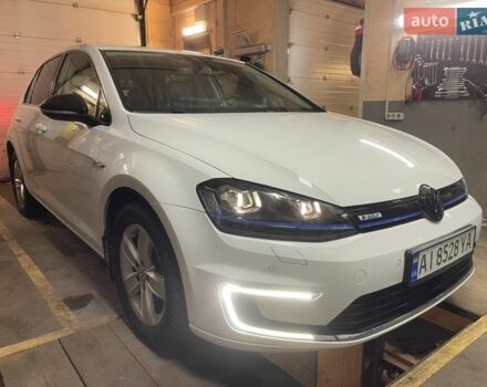 Белый Фольксваген e-Golf, объемом двигателя 0 л и пробегом 115 тыс. км за 8999 $, фото 2 на Automoto.ua