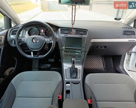 Белый Фольксваген e-Golf, объемом двигателя 0 л и пробегом 155 тыс. км за 7650 $, фото 12 на Automoto.ua
