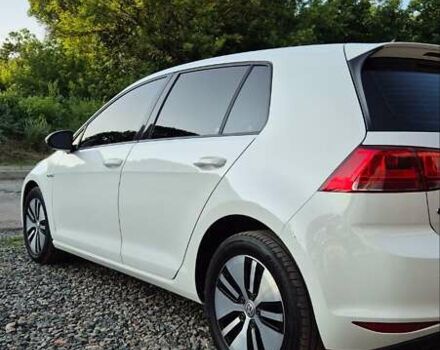 Белый Фольксваген e-Golf, объемом двигателя 0 л и пробегом 750 тыс. км за 8900 $, фото 3 на Automoto.ua