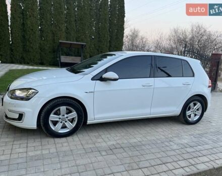 Белый Фольксваген e-Golf, объемом двигателя 0 л и пробегом 120 тыс. км за 11000 $, фото 1 на Automoto.ua