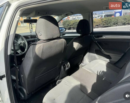 Белый Фольксваген e-Golf, объемом двигателя 0 л и пробегом 125 тыс. км за 9300 $, фото 10 на Automoto.ua