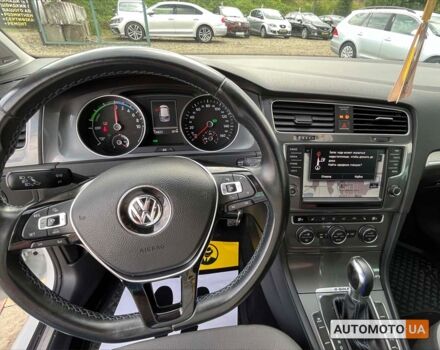 Белый Фольксваген e-Golf, объемом двигателя 24 л и пробегом 130 тыс. км за 11250 $, фото 8 на Automoto.ua