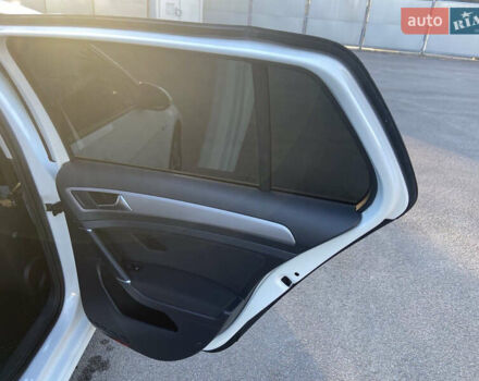 Белый Фольксваген e-Golf, объемом двигателя 0 л и пробегом 113 тыс. км за 9000 $, фото 15 на Automoto.ua