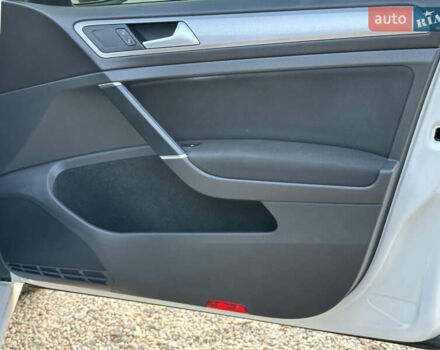 Белый Фольксваген e-Golf, объемом двигателя 0 л и пробегом 92 тыс. км за 7999 $, фото 23 на Automoto.ua