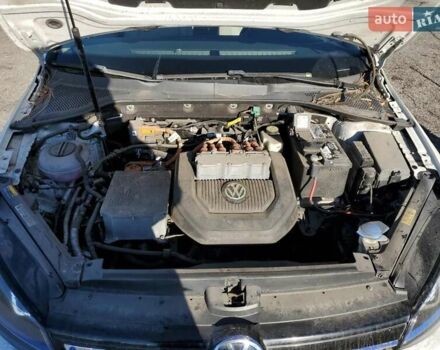 Фольксваген e-Golf 2016 в Кропивницком (Кировограде) на Automoto.ua Белый Фольксваген e-Golf, объемом двигателя 0 л и пробегом 103 тыс. км за 2300 $, фото 10 на Automoto.ua