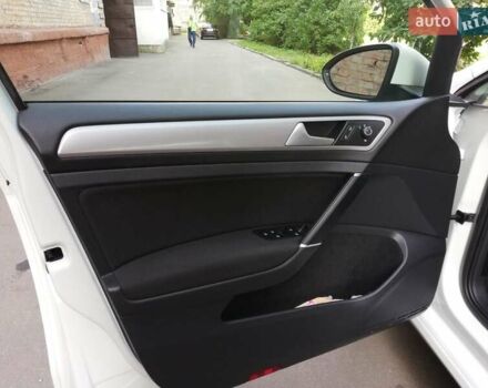 Білий Фольксваген e-Golf, об'ємом двигуна 0 л та пробігом 93 тис. км за 9100 $, фото 6 на Automoto.ua