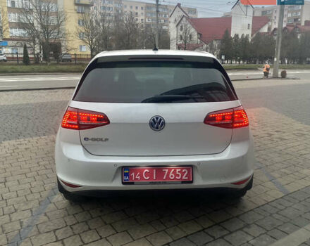Белый Фольксваген e-Golf, объемом двигателя 0 л и пробегом 153 тыс. км за 8199 $, фото 3 на Automoto.ua