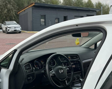 Білий Фольксваген e-Golf, об'ємом двигуна 0 л та пробігом 140 тис. км за 12500 $, фото 17 на Automoto.ua