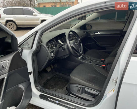 Белый Фольксваген e-Golf, объемом двигателя 0 л и пробегом 142 тыс. км за 12500 $, фото 9 на Automoto.ua