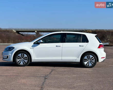 Белый Фольксваген e-Golf, объемом двигателя 0 л и пробегом 136 тыс. км за 11499 $, фото 12 на Automoto.ua