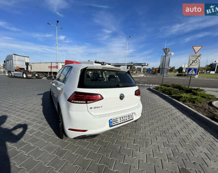 Белый Фольксваген e-Golf, объемом двигателя 0 л и пробегом 55 тыс. км за 12399 $, фото 8 на Automoto.ua