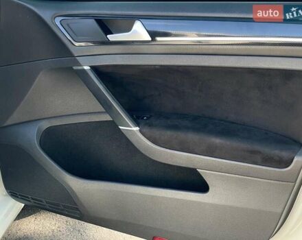 Білий Фольксваген e-Golf, об'ємом двигуна 0 л та пробігом 110 тис. км за 13530 $, фото 16 на Automoto.ua