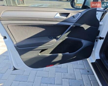 Білий Фольксваген e-Golf, об'ємом двигуна 0 л та пробігом 96 тис. км за 13150 $, фото 17 на Automoto.ua