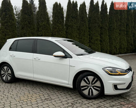 Белый Фольксваген e-Golf, объемом двигателя 0 л и пробегом 97 тыс. км за 11555 $, фото 14 на Automoto.ua