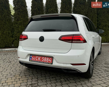 Белый Фольксваген e-Golf, объемом двигателя 0 л и пробегом 97 тыс. км за 11555 $, фото 20 на Automoto.ua