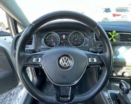 Белый Фольксваген e-Golf, объемом двигателя 0 л и пробегом 56 тыс. км за 11600 $, фото 15 на Automoto.ua