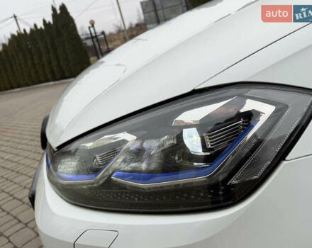Белый Фольксваген e-Golf, объемом двигателя 0 л и пробегом 97 тыс. км за 11555 $, фото 9 на Automoto.ua
