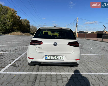 Белый Фольксваген e-Golf, объемом двигателя 0 л и пробегом 89 тыс. км за 14700 $, фото 17 на Automoto.ua