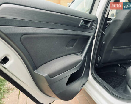 Белый Фольксваген e-Golf, объемом двигателя 0 л и пробегом 112 тыс. км за 13500 $, фото 9 на Automoto.ua