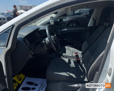 Белый Фольксваген e-Golf, объемом двигателя 36 л и пробегом 118 тыс. км за 15500 $, фото 11 на Automoto.ua