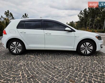 Белый Фольксваген e-Golf, объемом двигателя 0 л и пробегом 101 тыс. км за 12499 $, фото 1 на Automoto.ua
