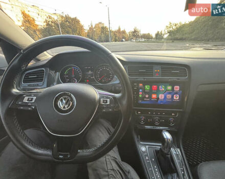 Белый Фольксваген e-Golf, объемом двигателя 0 л и пробегом 169 тыс. км за 12900 $, фото 3 на Automoto.ua