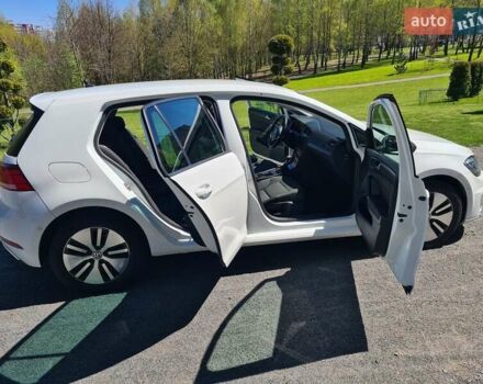 Белый Фольксваген e-Golf, объемом двигателя 0 л и пробегом 136 тыс. км за 19500 $, фото 10 на Automoto.ua