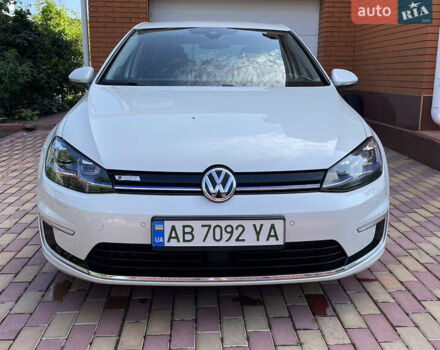 Белый Фольксваген e-Golf, объемом двигателя 0 л и пробегом 90 тыс. км за 14699 $, фото 7 на Automoto.ua