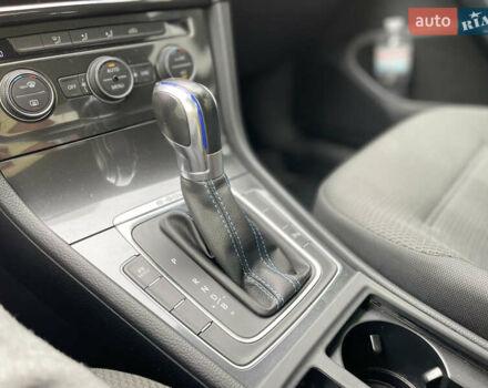 Белый Фольксваген e-Golf, объемом двигателя 0 л и пробегом 112 тыс. км за 13500 $, фото 27 на Automoto.ua