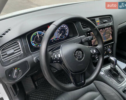 Білий Фольксваген e-Golf, об'ємом двигуна 0 л та пробігом 127 тис. км за 17000 $, фото 12 на Automoto.ua