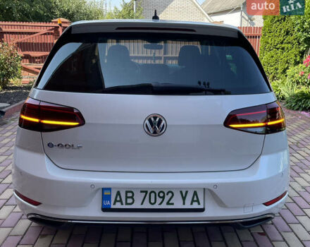 Белый Фольксваген e-Golf, объемом двигателя 0 л и пробегом 90 тыс. км за 14699 $, фото 3 на Automoto.ua