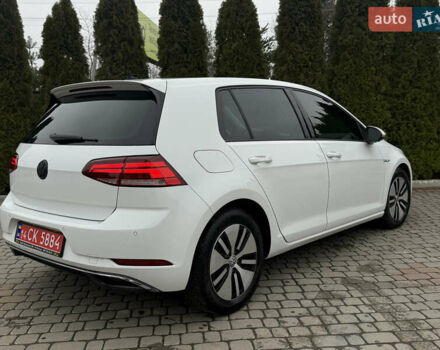 Белый Фольксваген e-Golf, объемом двигателя 0 л и пробегом 97 тыс. км за 11555 $, фото 16 на Automoto.ua